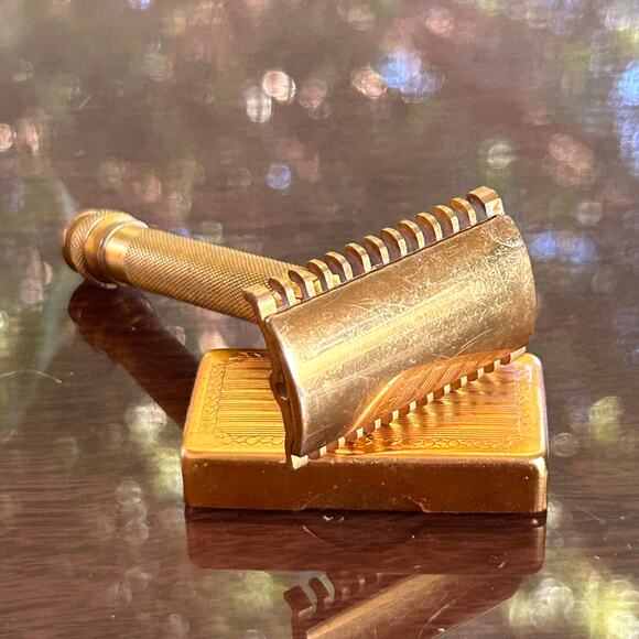 Vintage Gillette Gold Safety Razor Set w/ Blade Case & Blades - Picture 7 of 15